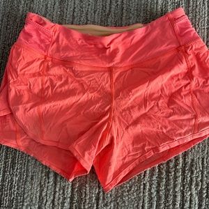 Lululemon Hotty Hot Low-Rise Lined Short 2.5" Size 8 Orange